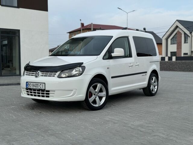 Белый Фольксваген Кадди, объемом двигателя 1.6 л и пробегом 235 тыс. км за 12000 $, фото 1 на Automoto.ua
