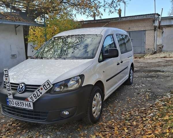 Белый Фольксваген Кадди, объемом двигателя 1.6 л и пробегом 228 тыс. км за 11950 $, фото 1 на Automoto.ua
