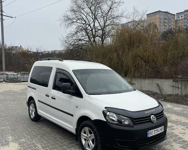 Белый Фольксваген Кадди, объемом двигателя 1.6 л и пробегом 328 тыс. км за 9950 $, фото 1 на Automoto.ua