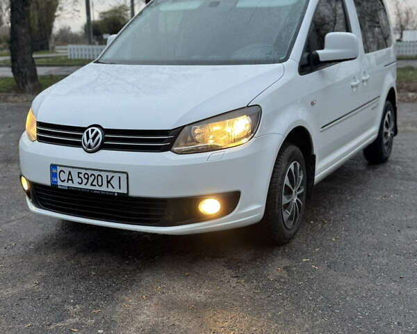 Белый Фольксваген Кадди, объемом двигателя 1.6 л и пробегом 418 тыс. км за 9900 $, фото 1 на Automoto.ua