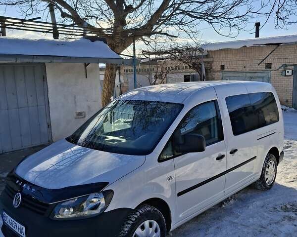 Белый Фольксваген Кадди, объемом двигателя 1.6 л и пробегом 228 тыс. км за 11750 $, фото 1 на Automoto.ua