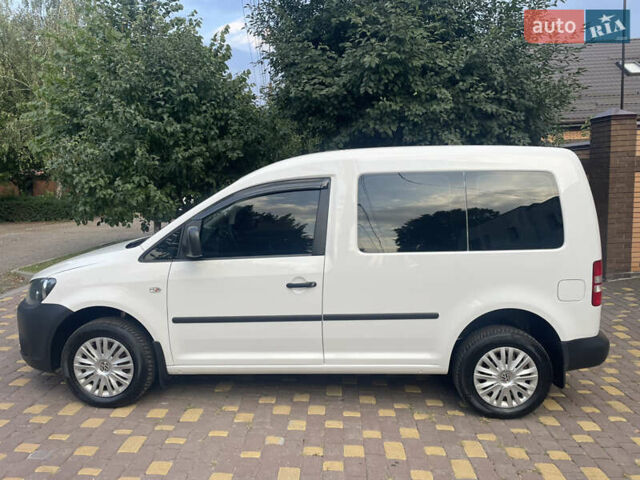 Белый Фольксваген Кадди, объемом двигателя 1.97 л и пробегом 130 тыс. км за 15999 $, фото 1 на Automoto.ua