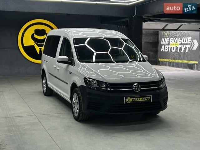 Белый Фольксваген Кадди, объемом двигателя 2 л и пробегом 140 тыс. км за 17800 $, фото 1 на Automoto.ua