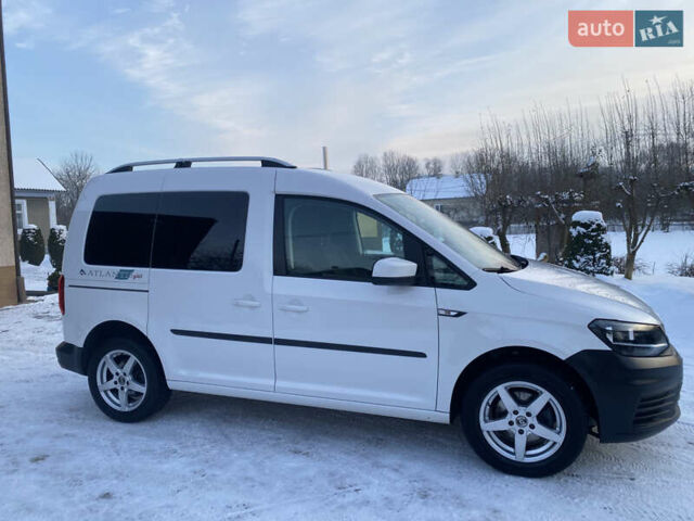 Белый Фольксваген Кадди, объемом двигателя 2 л и пробегом 240 тыс. км за 13700 $, фото 1 на Automoto.ua