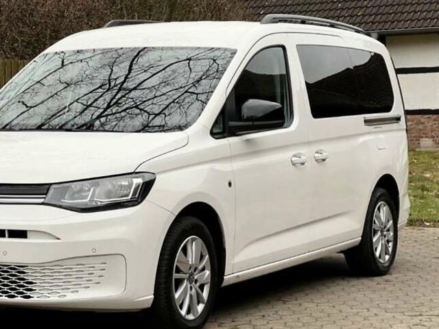 Белый Фольксваген Кадди, объемом двигателя 2 л и пробегом 68 тыс. км за 27900 $, фото 1 на Automoto.ua