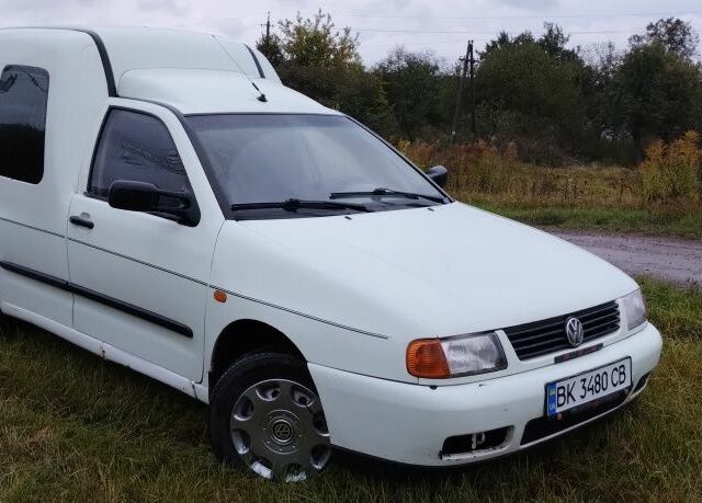 Белый Фольксваген Кадди, объемом двигателя 1.9 л и пробегом 130 тыс. км за 1900 $, фото 1 на Automoto.ua