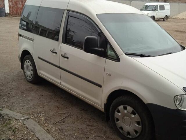 Белый Фольксваген Кадди, объемом двигателя 2 л и пробегом 268 тыс. км за 4800 $, фото 1 на Automoto.ua