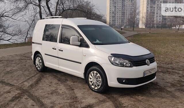 Білий Фольксваген Кадді, об'ємом двигуна 1.6 л та пробігом 360 тис. км за 8599 $, фото 1 на Automoto.ua