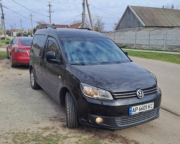Черный Фольксваген Кадди, объемом двигателя 1.6 л и пробегом 217 тыс. км за 9999 $, фото 1 на Automoto.ua