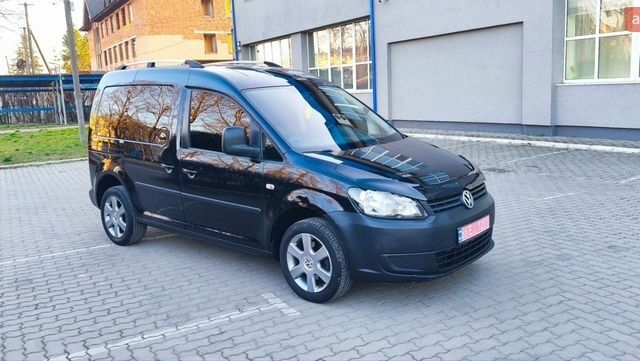 Черный Фольксваген Кадди, объемом двигателя 1.6 л и пробегом 265 тыс. км за 9000 $, фото 1 на Automoto.ua
