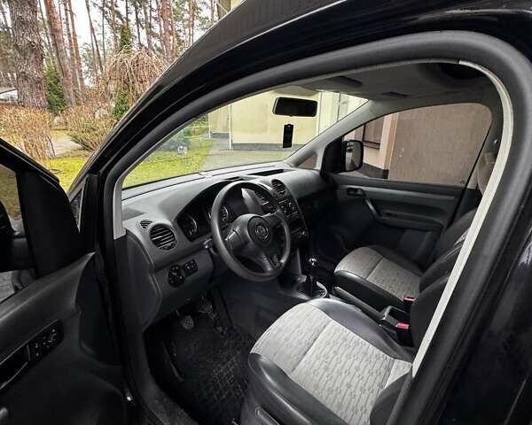 Черный Фольксваген Кадди, объемом двигателя 1.6 л и пробегом 130 тыс. км за 12500 $, фото 1 на Automoto.ua