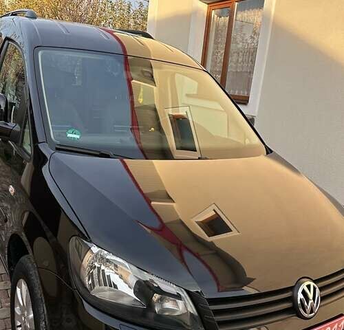 Черный Фольксваген Кадди, объемом двигателя 1.6 л и пробегом 238 тыс. км за 11300 $, фото 1 на Automoto.ua