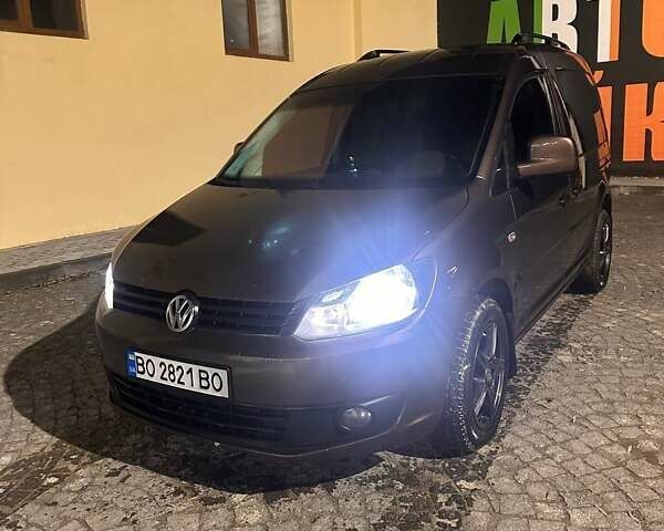 Коричневый Фольксваген Кадди, объемом двигателя 1.6 л и пробегом 240 тыс. км за 12000 $, фото 1 на Automoto.ua