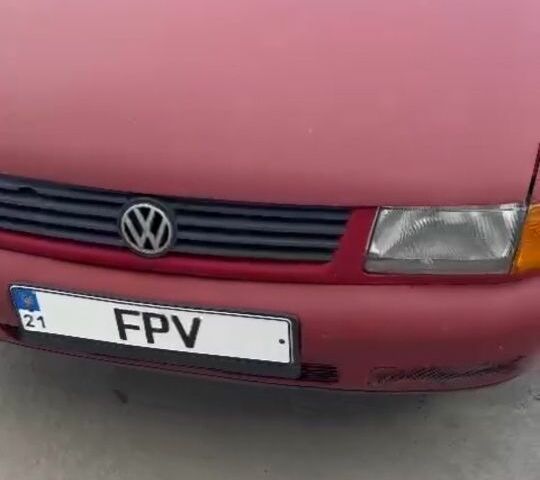 Красный Фольксваген Кадди, объемом двигателя 1.9 л и пробегом 200 тыс. км за 2000 $, фото 1 на Automoto.ua