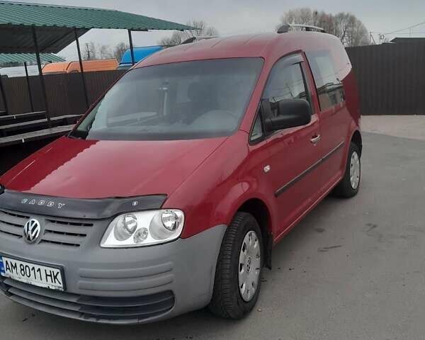 Красный Фольксваген Кадди, объемом двигателя 2 л и пробегом 270 тыс. км за 5300 $, фото 1 на Automoto.ua