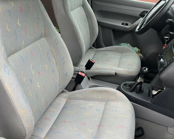 Красный Фольксваген Кадди, объемом двигателя 1.9 л и пробегом 231 тыс. км за 6200 $, фото 1 на Automoto.ua