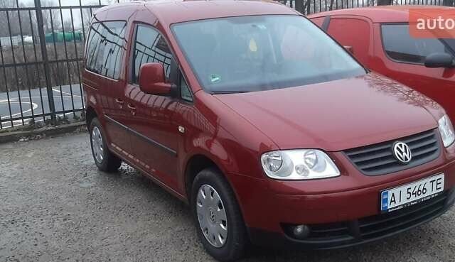 Красный Фольксваген Кадди, объемом двигателя 2 л и пробегом 216 тыс. км за 8800 $, фото 1 на Automoto.ua