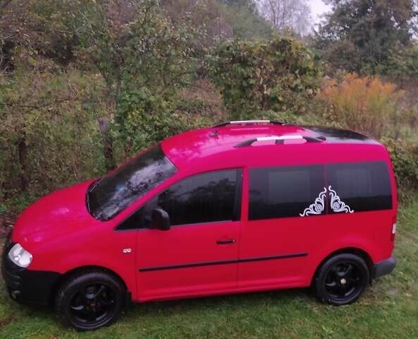 Красный Фольксваген Кадди, объемом двигателя 1.9 л и пробегом 431 тыс. км за 6500 $, фото 1 на Automoto.ua