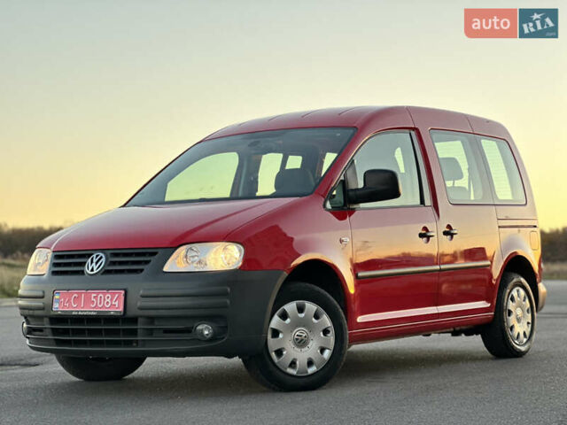 Красный Фольксваген Кадди, объемом двигателя 1.6 л и пробегом 210 тыс. км за 8999 $, фото 1 на Automoto.ua