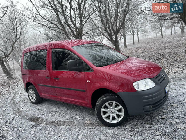 Красный Фольксваген Кадди, объемом двигателя 1.4 л и пробегом 116 тыс. км за 7400 $, фото 1 на Automoto.ua