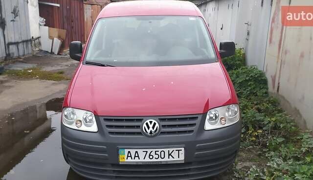 Красный Фольксваген Кадди, объемом двигателя 1.4 л и пробегом 140 тыс. км за 7151 $, фото 1 на Automoto.ua