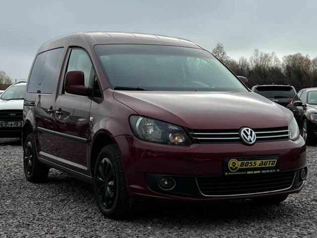 Красный Фольксваген Кадди, объемом двигателя 1.6 л и пробегом 218 тыс. км за 8900 $, фото 1 на Automoto.ua