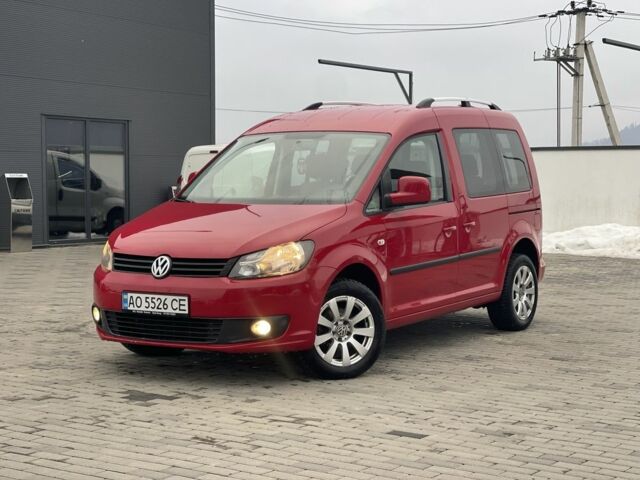 Червоний Фольксваген Кадді, об'ємом двигуна 1.6 л та пробігом 253 тис. км за 9500 $, фото 1 на Automoto.ua