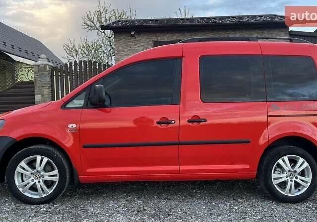 Красный Фольксваген Кадди, объемом двигателя 1.6 л и пробегом 183 тыс. км за 9750 $, фото 1 на Automoto.ua