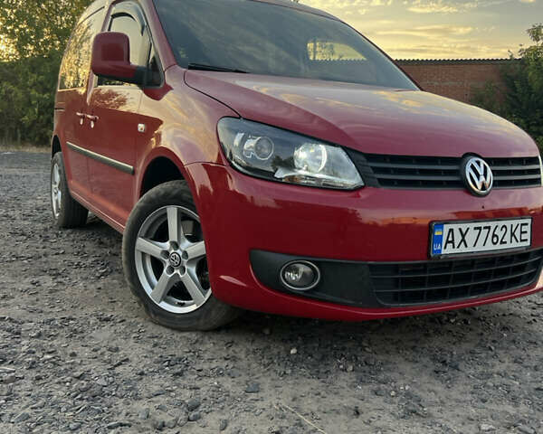 Красный Фольксваген Кадди, объемом двигателя 1.97 л и пробегом 287 тыс. км за 11100 $, фото 1 на Automoto.ua
