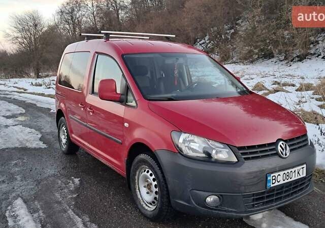 Красный Фольксваген Кадди, объемом двигателя 1.6 л и пробегом 234 тыс. км за 10000 $, фото 1 на Automoto.ua