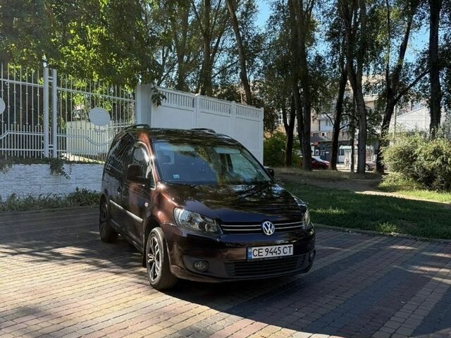 Червоний Фольксваген Кадді, об'ємом двигуна 1.6 л та пробігом 270 тис. км за 10000 $, фото 1 на Automoto.ua