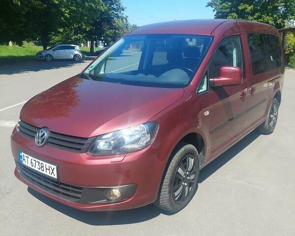 Красный Фольксваген Кадди, объемом двигателя 1.6 л и пробегом 160 тыс. км за 12800 $, фото 1 на Automoto.ua