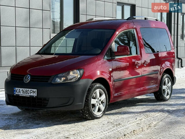 Красный Фольксваген Кадди, объемом двигателя 1.6 л и пробегом 262 тыс. км за 12400 $, фото 1 на Automoto.ua