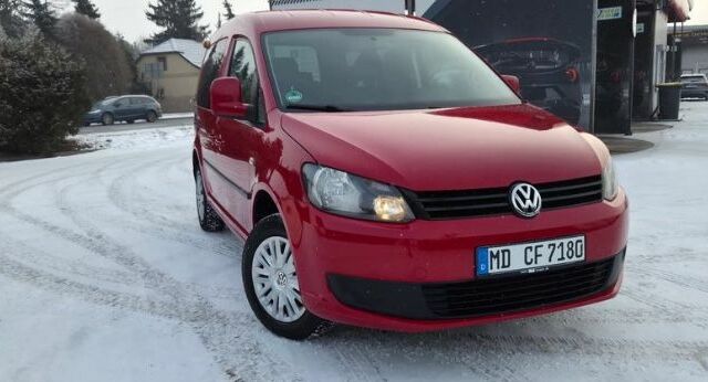 Червоний Фольксваген Кадді, об'ємом двигуна 1.6 л та пробігом 251 тис. км за 7649 $, фото 1 на Automoto.ua