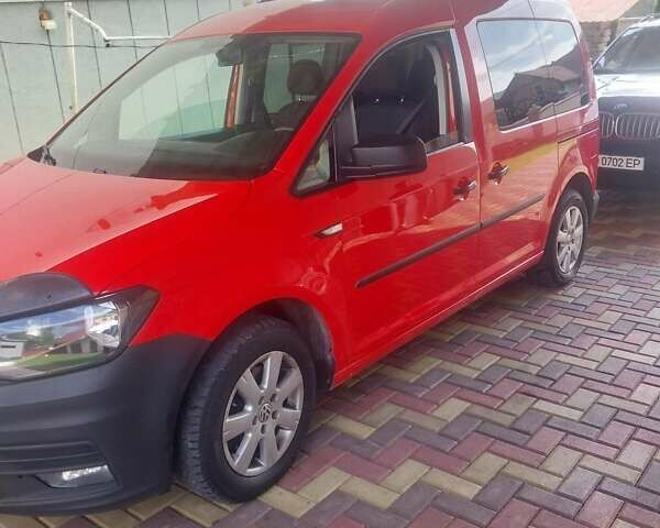 Красный Фольксваген Кадди, объемом двигателя 2 л и пробегом 296 тыс. км за 15500 $, фото 1 на Automoto.ua