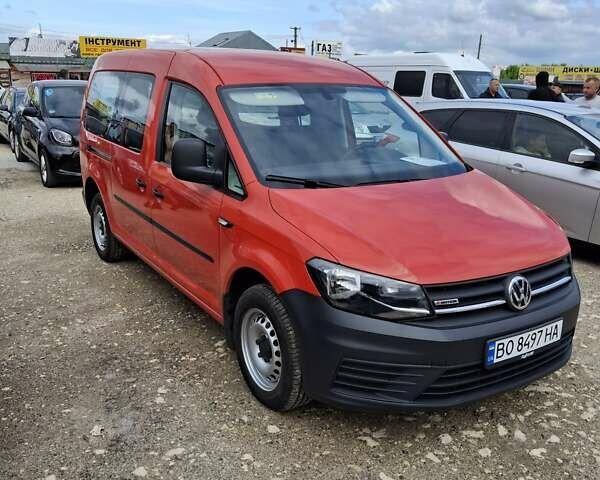 Красный Фольксваген Кадди, объемом двигателя 1.97 л и пробегом 184 тыс. км за 17700 $, фото 1 на Automoto.ua