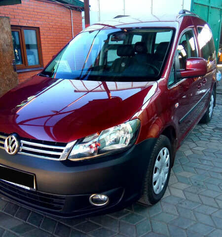 Красный Фольксваген Кадди, объемом двигателя 2 л и пробегом 70 тыс. км за 12500 $, фото 1 на Automoto.ua