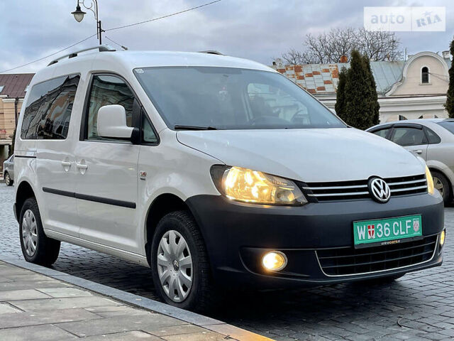 Білий Фольксваген Caddy пасс., об'ємом двигуна 2 л та пробігом 197 тис. км за 11500 $, фото 1 на Automoto.ua