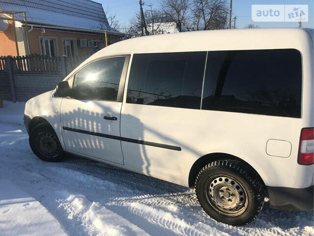 Белый Фольксваген Кадди пасс., объемом двигателя 2 л и пробегом 210 тыс. км за 7100 $, фото 1 на Automoto.ua