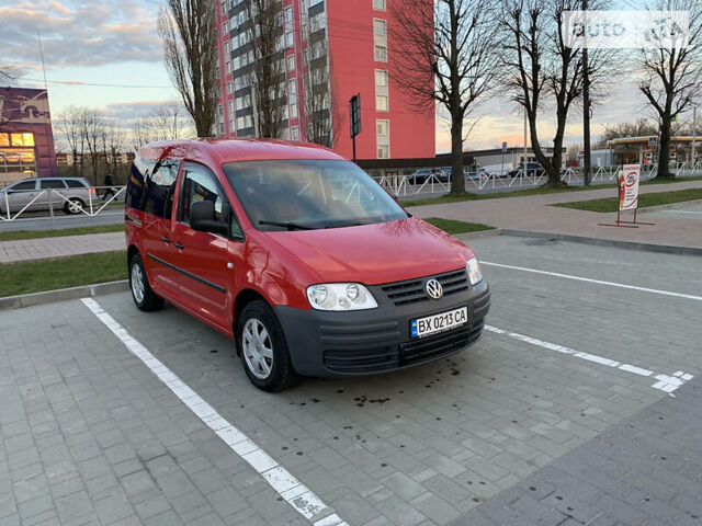 Червоний Фольксваген Caddy пасс., об'ємом двигуна 2 л та пробігом 214 тис. км за 6300 $, фото 1 на Automoto.ua