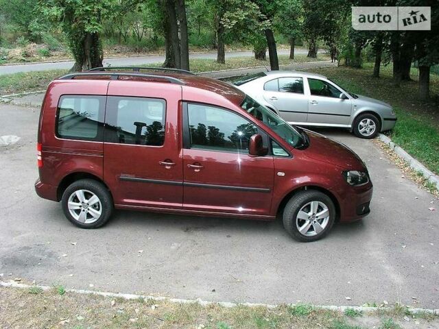 Червоний Фольксваген Caddy пасс., об'ємом двигуна 1.6 л та пробігом 113 тис. км за 15700 $, фото 1 на Automoto.ua