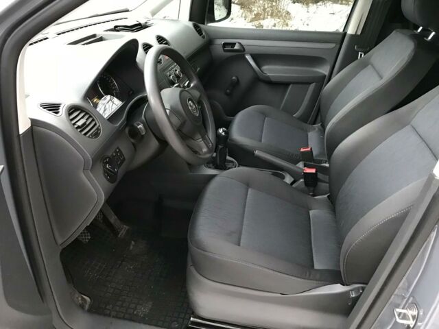 Сірий Фольксваген Caddy пасс., об'ємом двигуна 2 л та пробігом 173 тис. км за 11600 $, фото 1 на Automoto.ua