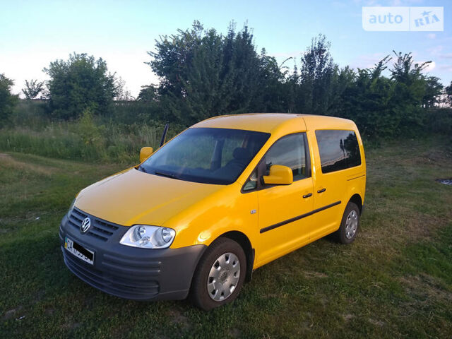 Помаранчевий Фольксваген Caddy пасс., об'ємом двигуна 2 л та пробігом 137 тис. км за 6700 $, фото 1 на Automoto.ua