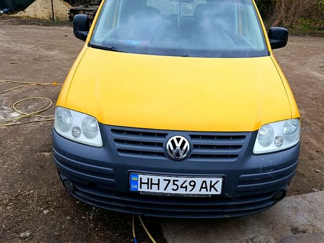 Желтый Фольксваген Кадди, объемом двигателя 2 л и пробегом 308 тыс. км за 3500 $, фото 1 на Automoto.ua