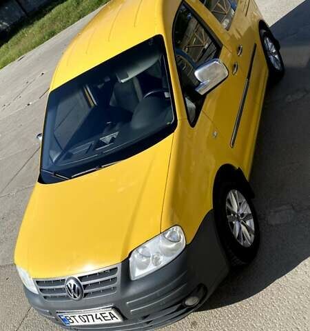 Желтый Фольксваген Кадди, объемом двигателя 1.97 л и пробегом 260 тыс. км за 5800 $, фото 1 на Automoto.ua