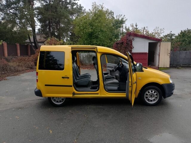 Желтый Фольксваген Кадди, объемом двигателя 2 л и пробегом 295 тыс. км за 4900 $, фото 1 на Automoto.ua