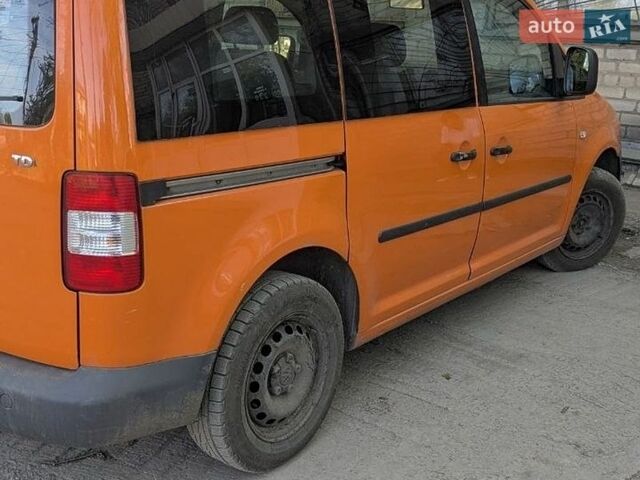 Желтый Фольксваген Кадди, объемом двигателя 1.9 л и пробегом 409 тыс. км за 7000 $, фото 1 на Automoto.ua