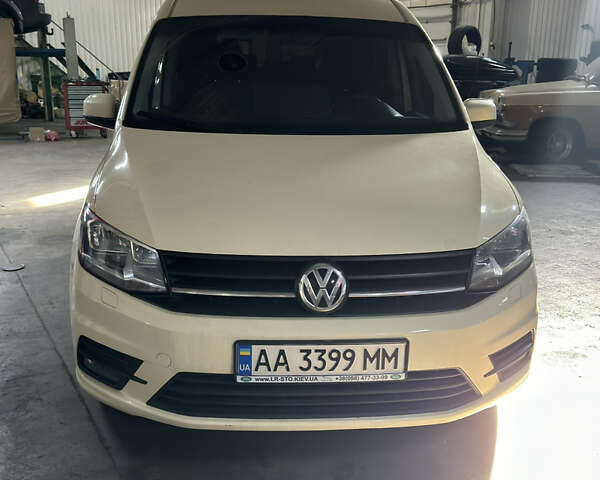 Желтый Фольксваген Кадди, объемом двигателя 2 л и пробегом 264 тыс. км за 17000 $, фото 1 на Automoto.ua