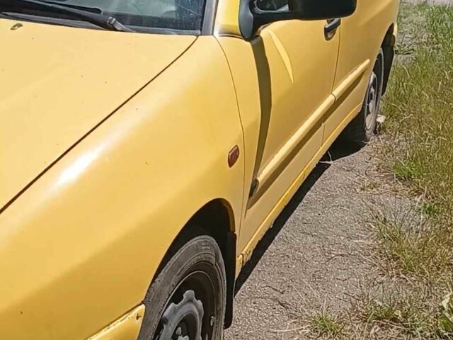 Жовтий Фольксваген Кадді, об'ємом двигуна 1.9 л та пробігом 290 тис. км за 2500 $, фото 1 на Automoto.ua