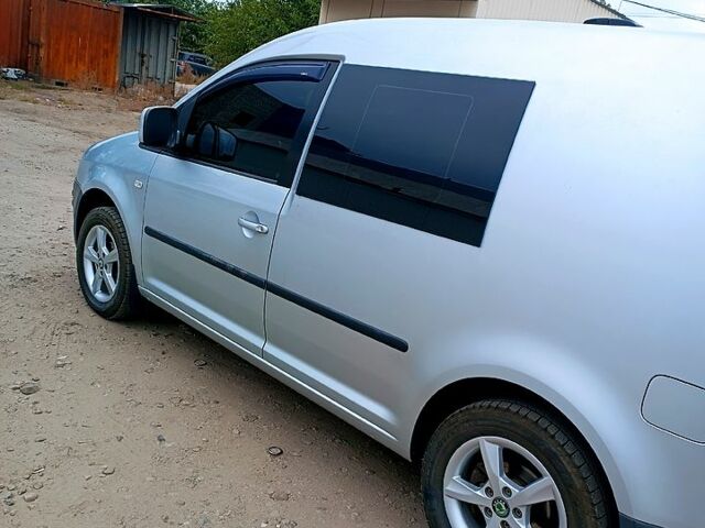 Серый Фольксваген Кадди, объемом двигателя 1.6 л и пробегом 240 тыс. км за 5000 $, фото 1 на Automoto.ua